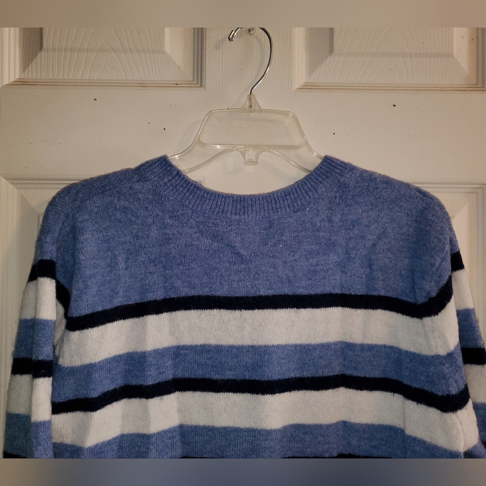 5 for $25 | H&M Crew Neckline Striped Fine Knit Sweater - Picture 10 of 11